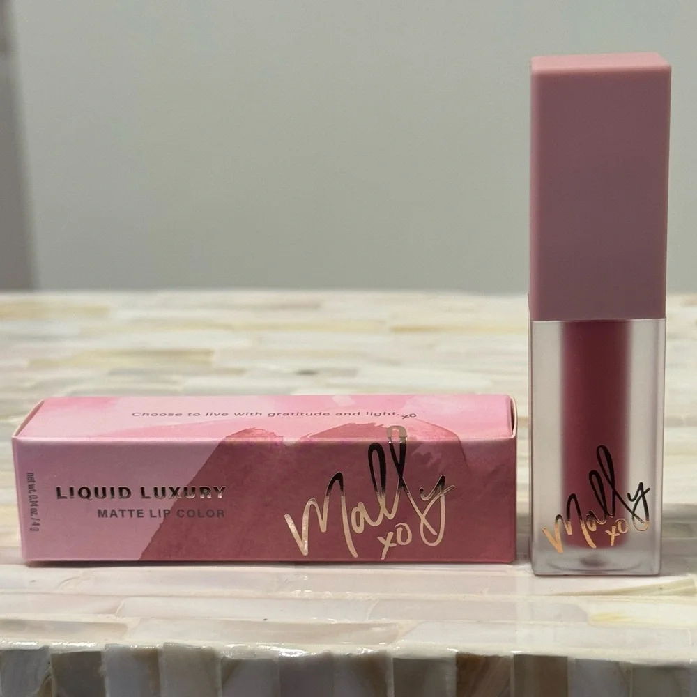NIB Mally Beauty Liquid Luxury Matte Lipstick in Shade Rose
